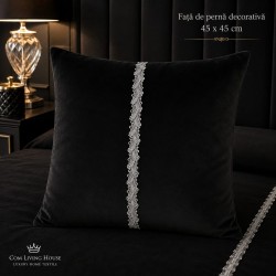 Set 2 fete de perna decorative 45 x 45 cm ,catifea neagra cu accesoriu argintiu
