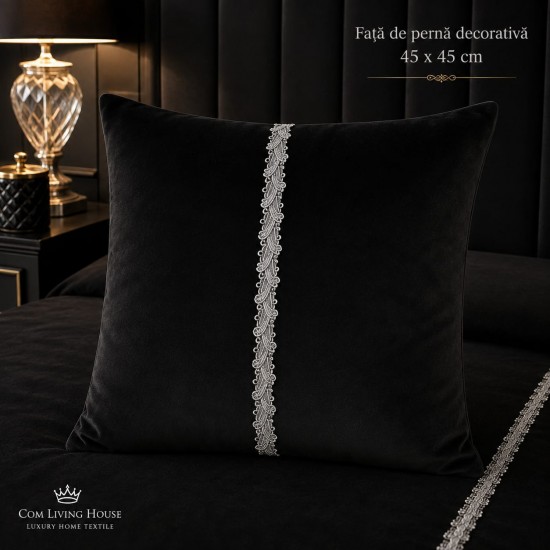 Set 2 fete de perna decorative 45 x 45 cm ,catifea neagra cu accesoriu argintiu