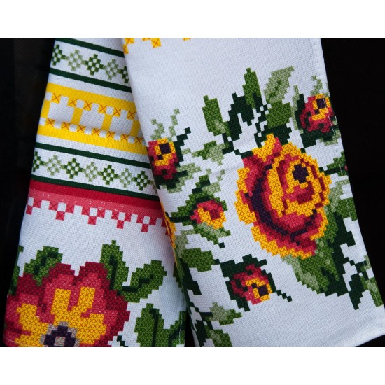 Fata de masa  bumbac impermeabil ,  model   motiv traditional  , 1,60 x 3m   , ideala pentru  10-12 persoane, bumbac 100%, 